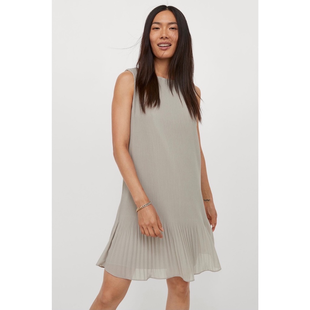 H&M Pleated Dress XS light sage green